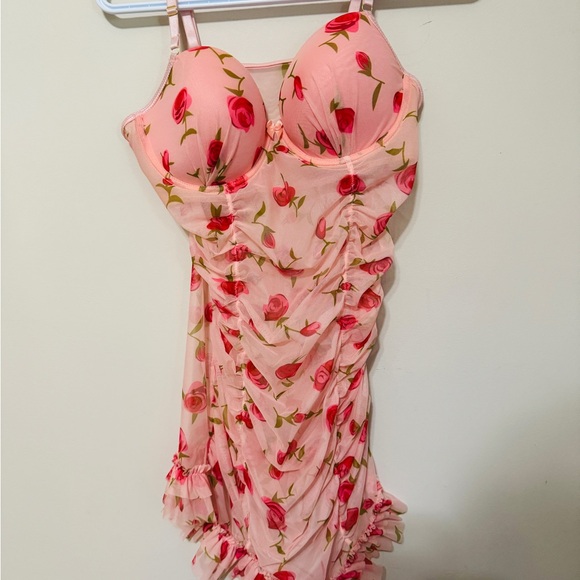 Floral Print Ruched Ruffle Hem Underwire Mesh
Slips - Picture 5 of 6